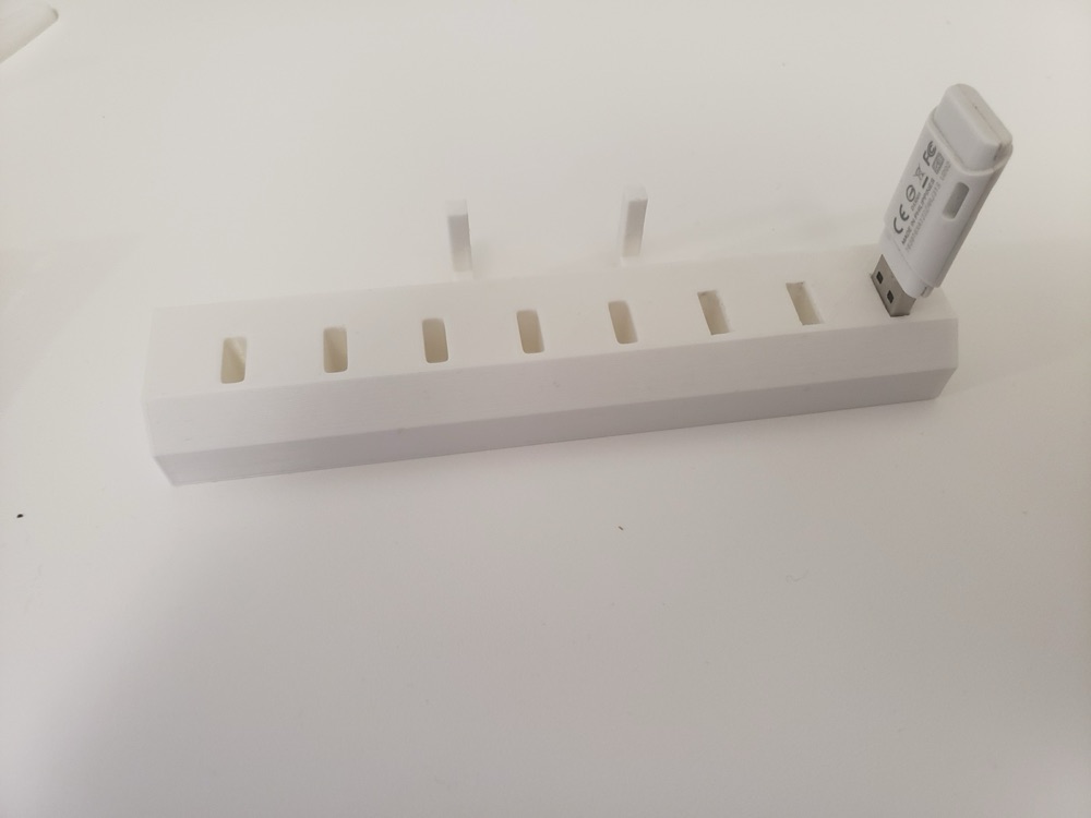 IKEA Skadis USB Tutucu görsel 2