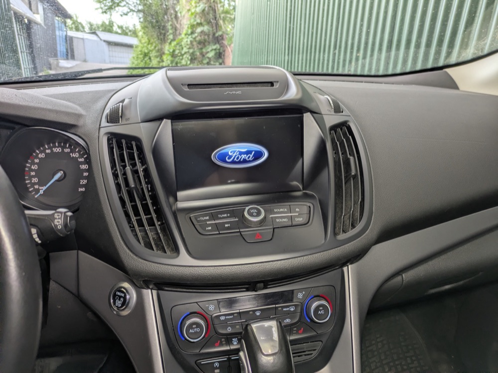 Ford Kuga 2 Sync 3 Ekran Montaj Braketi görsel 3