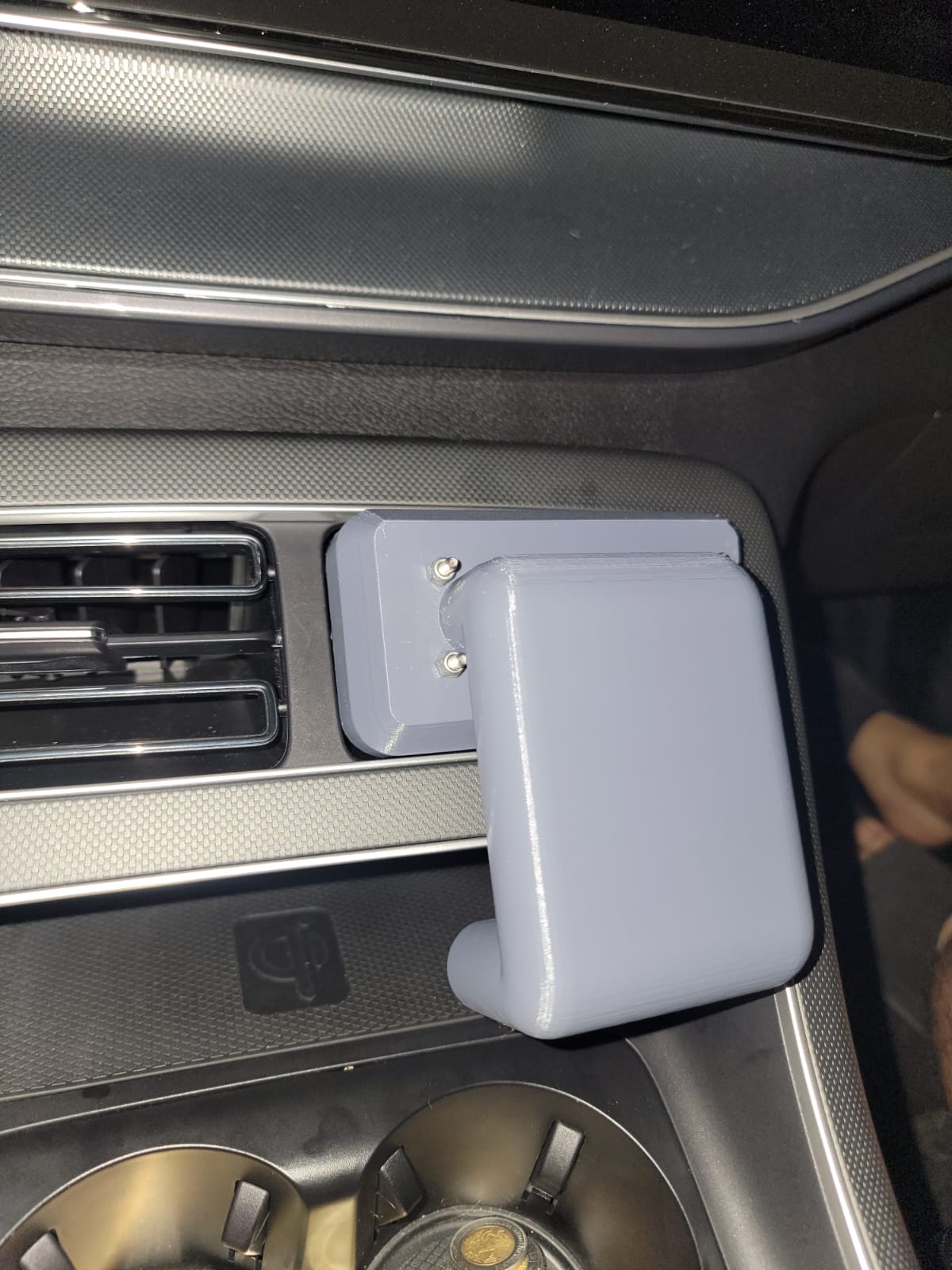 BYD King Kablosuz Şarj Telefon Soğutucu Kanalı görsel 2