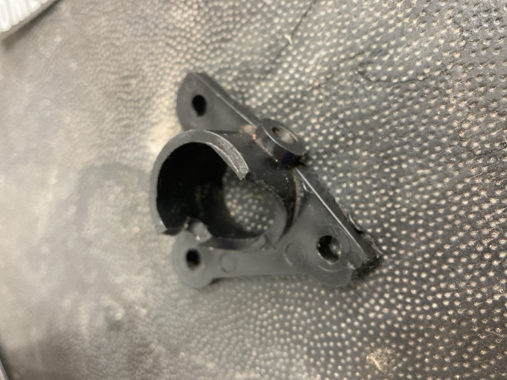 Ford Mustang Foxbody Arka Çeyrek Cam Rayı Tabanı