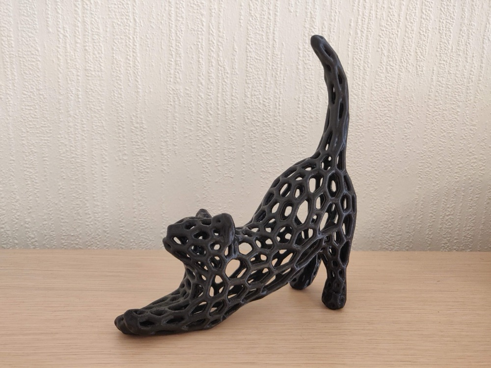 Gerinen Kedi Heykeli (Voronoi Delikli Gövdeli)