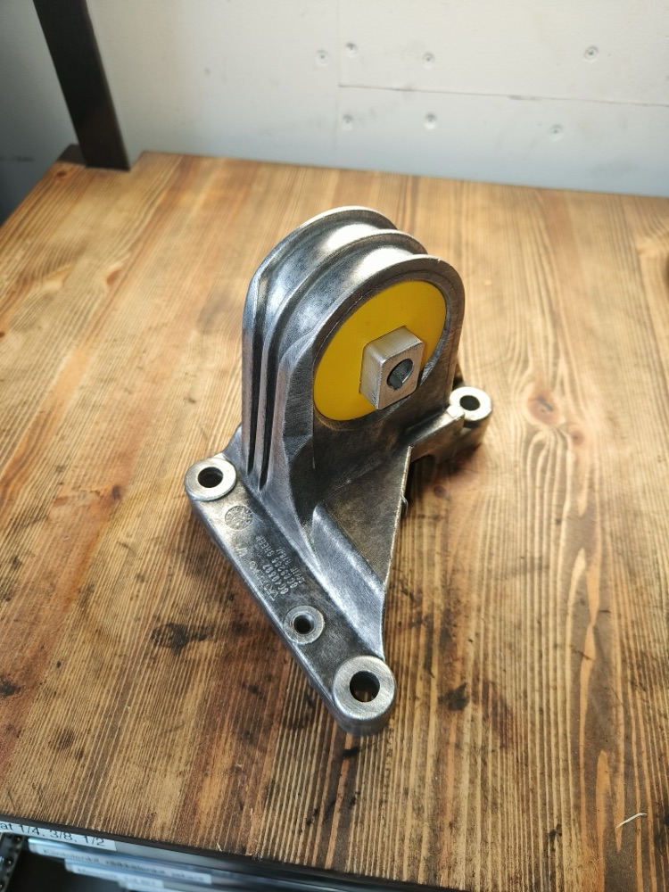 Volvo P2 Üst Motor Tork Takozu Burcu
