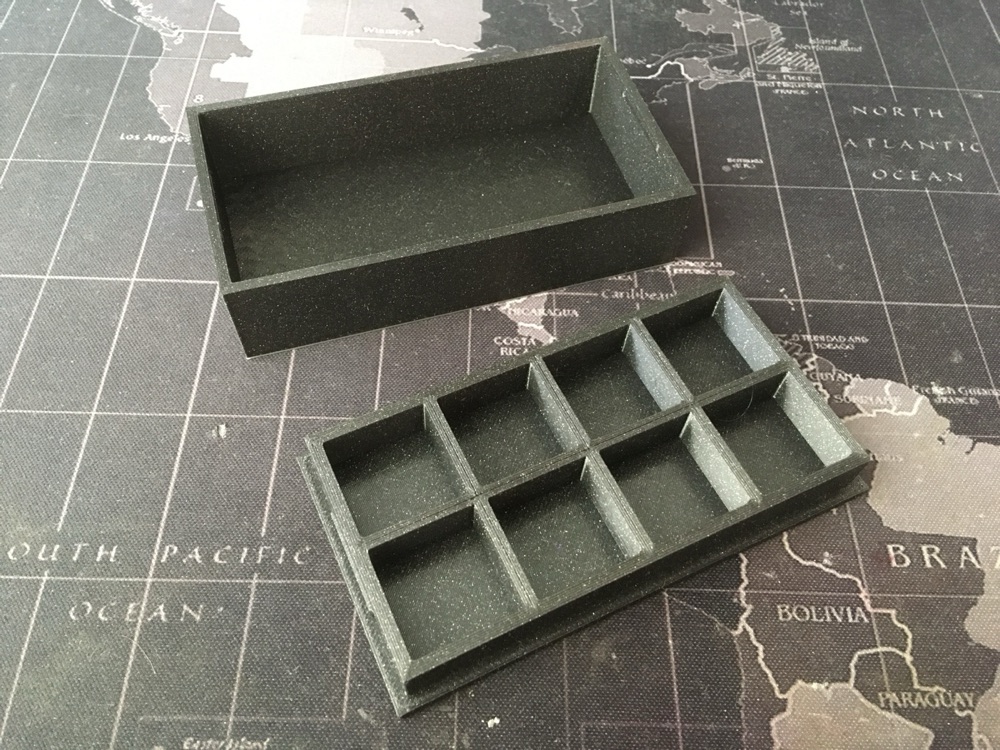 Sekiz Zarlık Sade Zar Kutusu (20 mm Zarlar İçin, Kapakta Zar Resmi) görsel 3