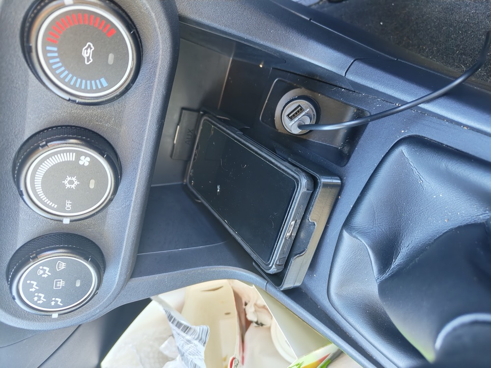 Mitsubishi Lancer (2011) Kül Tablası Telefon Tutucusu