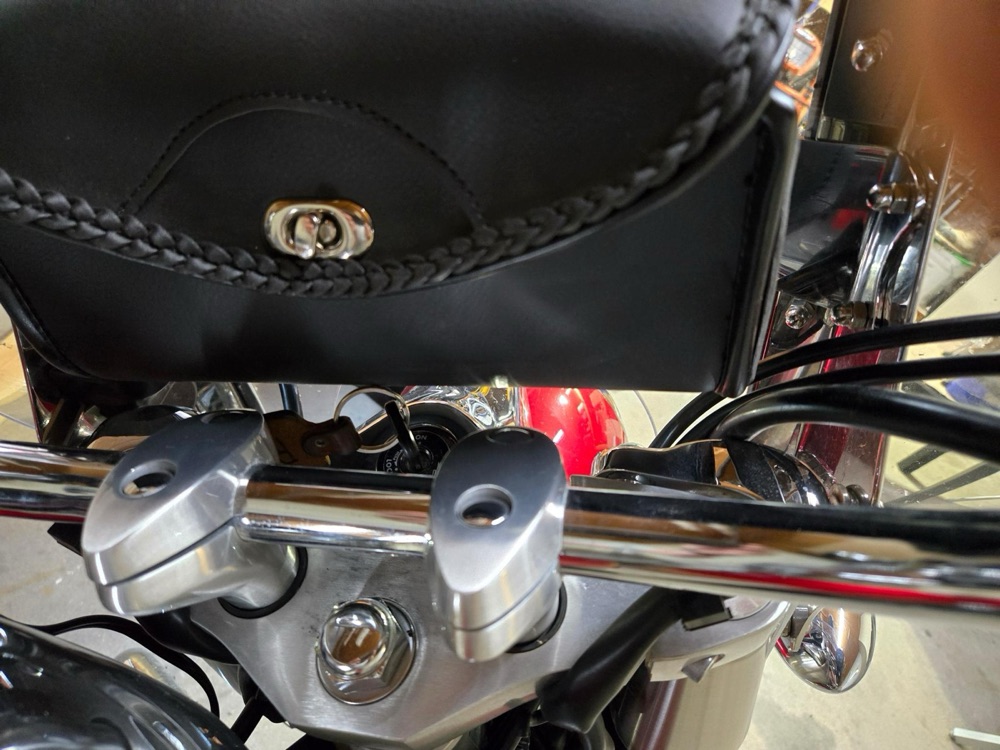Yamaha V Star Ön Cam Çanta Braketi görsel 2