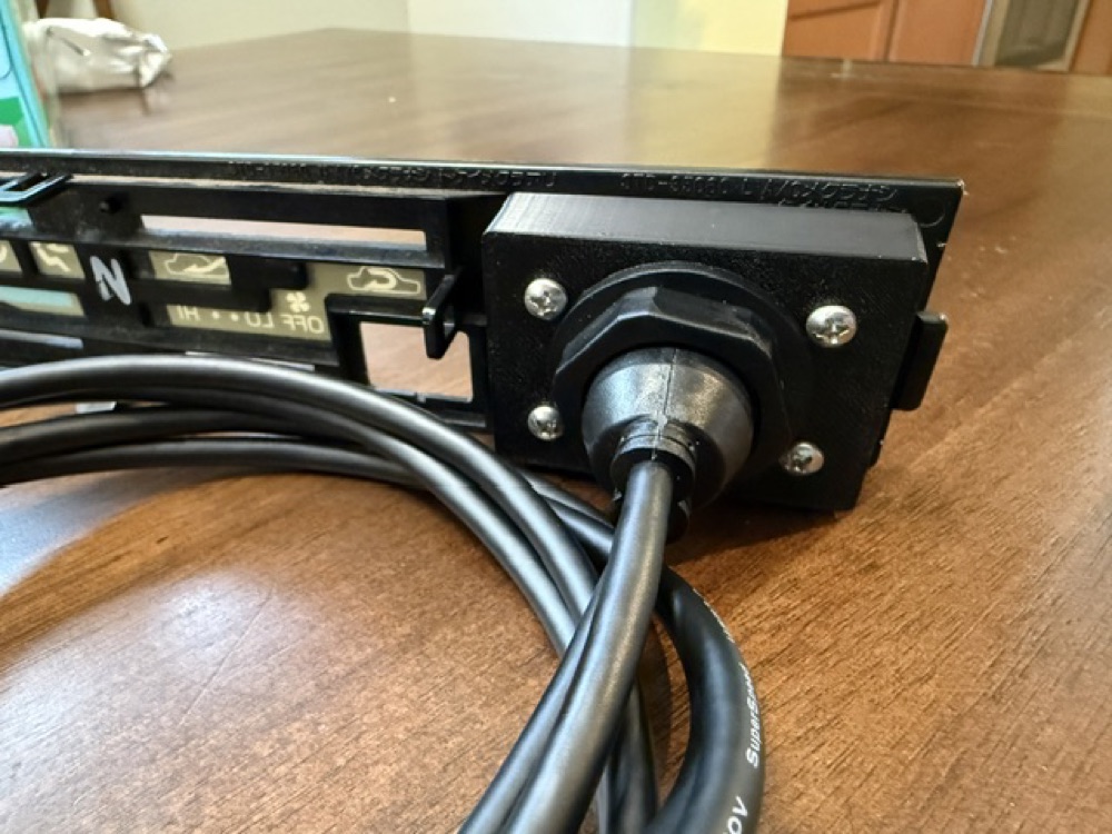 Toyota Pickup USB Port Montaj Aparatı