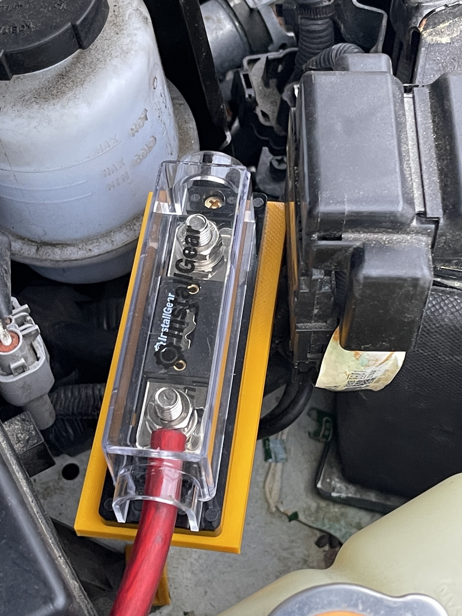 Nissan Frontier (2. Nesil) Motor Bölmesi Sigorta Braketi