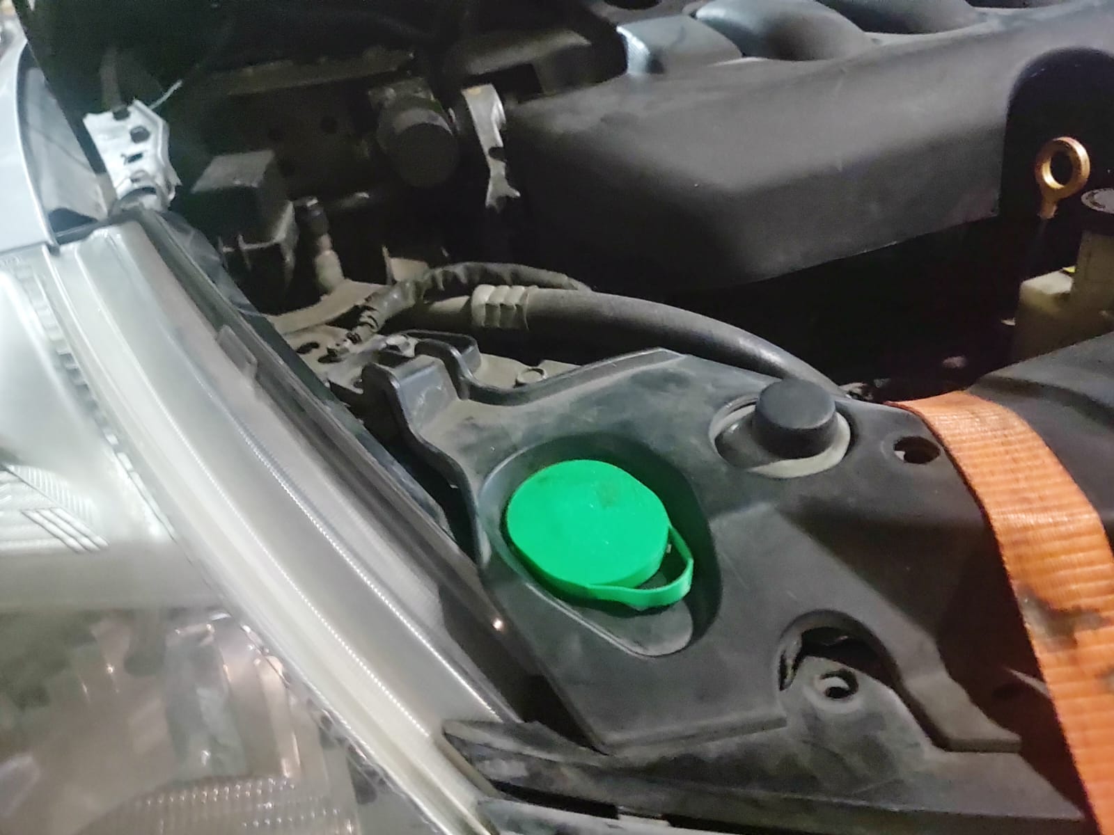 Nissan Tiida Cam Suyu Deposu Kapağı