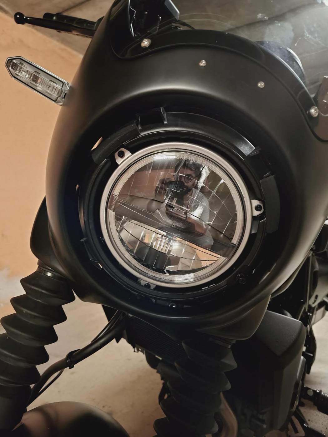 Kawasaki Eliminator 500 SE (MY25) Far Çemberi