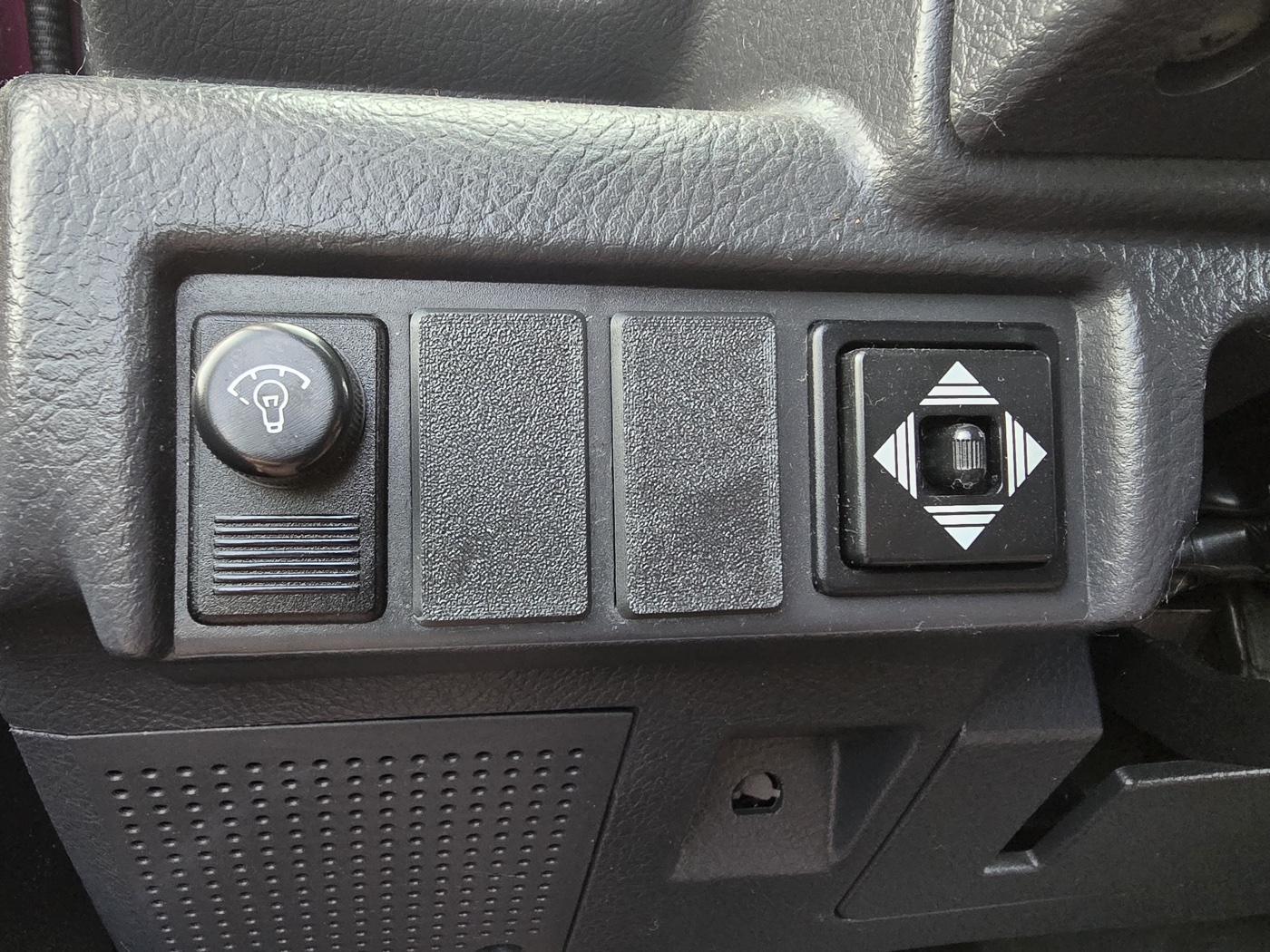 Suzuki Sidekick / Geo Tracker Boş Düğme Kapağı