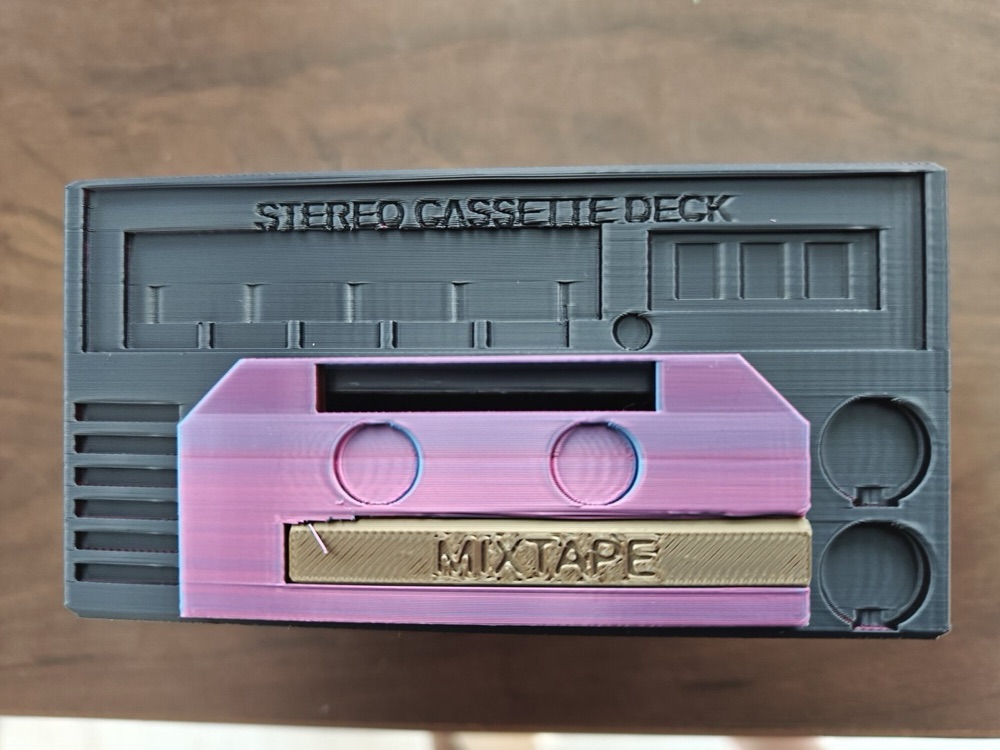 Kaset Çalar Görünümlü Masa Düzenleyici (Kalem Bardaklı, Telefon Yuvalı)