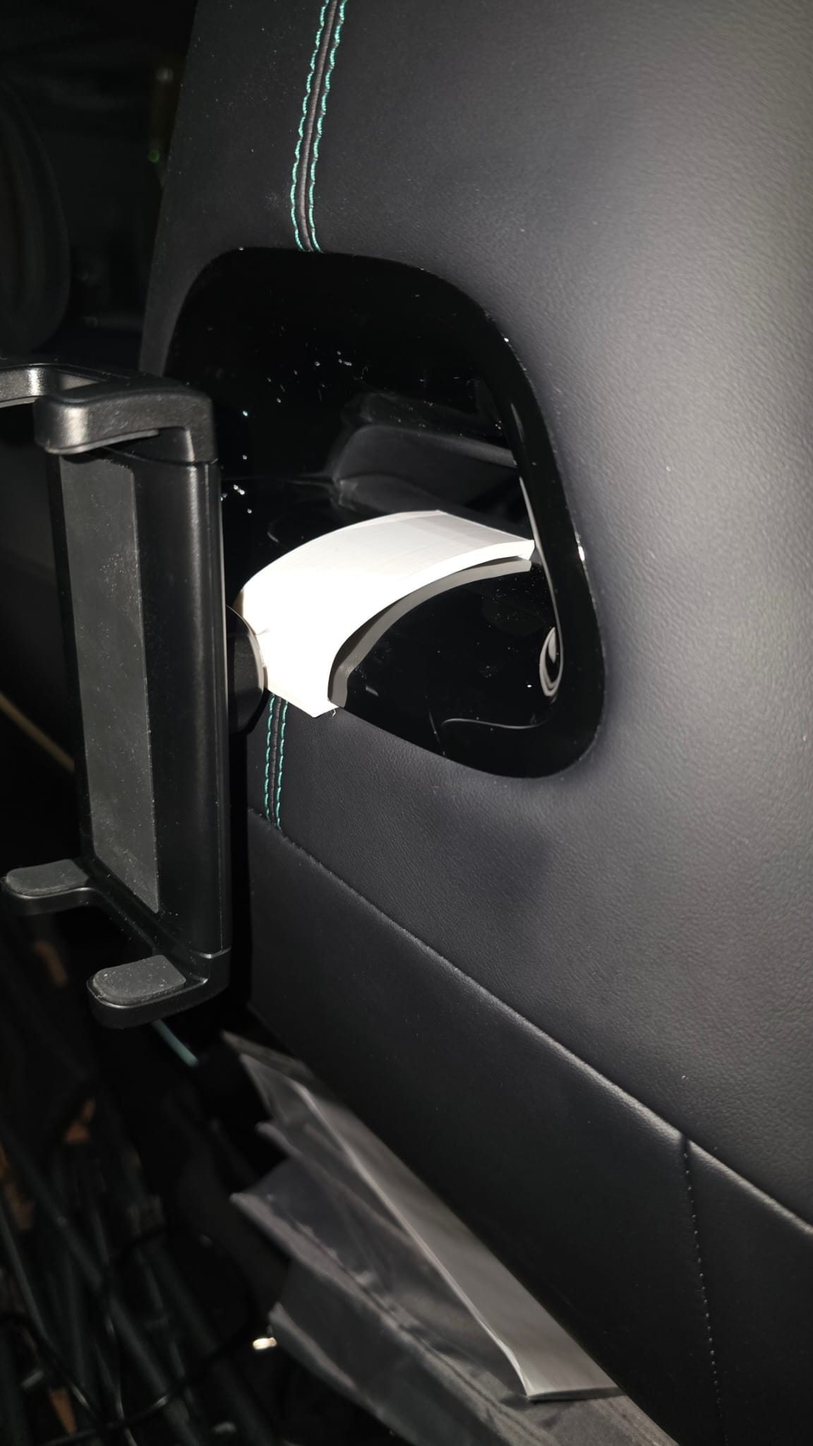 BYD Seal U Koltuk Top Bağlantılı Aksesuar Tutucusu görsel 2