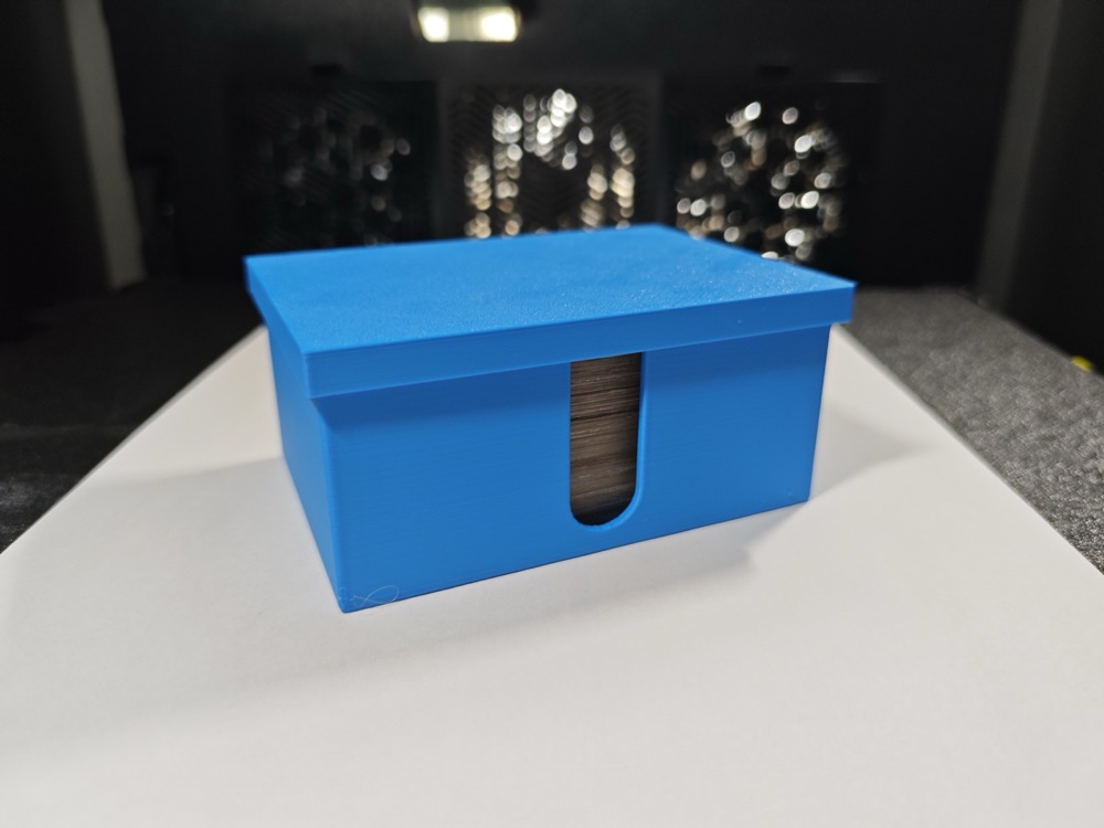 Kapaklı Kart Destesi Kutusu (7 × 10 cm, Oyun Sırasında Açık Kullanılabilir) görsel 1
