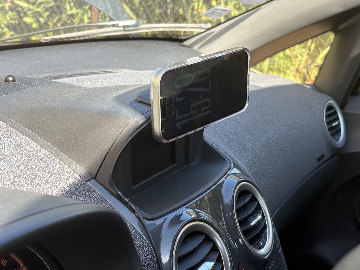 Opel Corsa Torpido MagSafe Telefon Tutucusu görsel 2