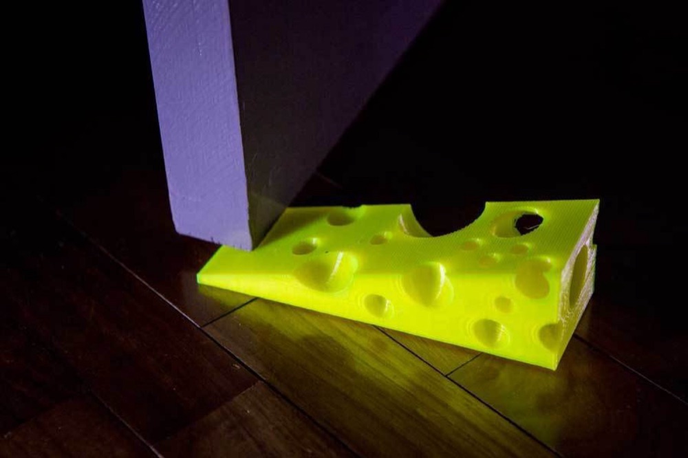 Peynir Biçimli Kapı Stoperi (Delikli Kama) görsel 1