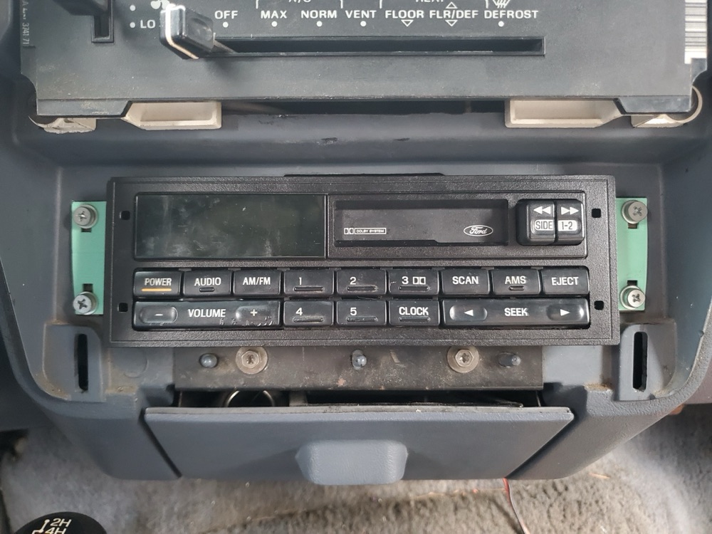 Ford F-250 Radyo Adaptör Braketi