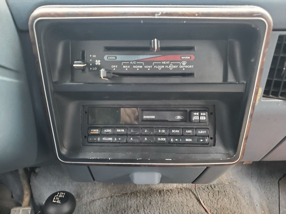 Ford F-250 Radyo Adaptör Braketi görsel 2