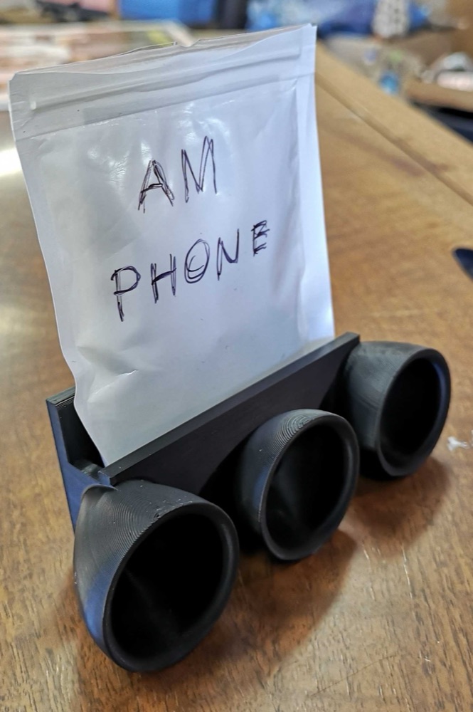 Pasif Hoparlörlü Telefon Standı (Alt Hoparlörlü Telefonlar İçin Üç Konili Ses Yönlendirici)