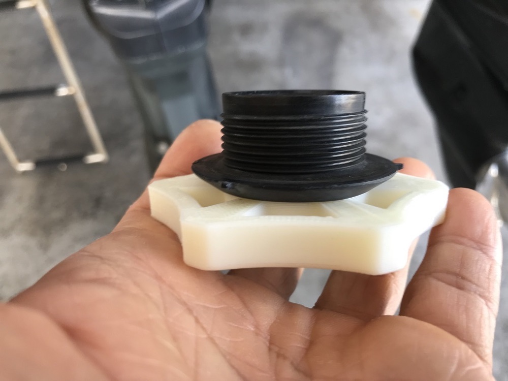 Evinrude Dis Motor Alt Kapak Somunu ve Sokme Anahtari görsel 4