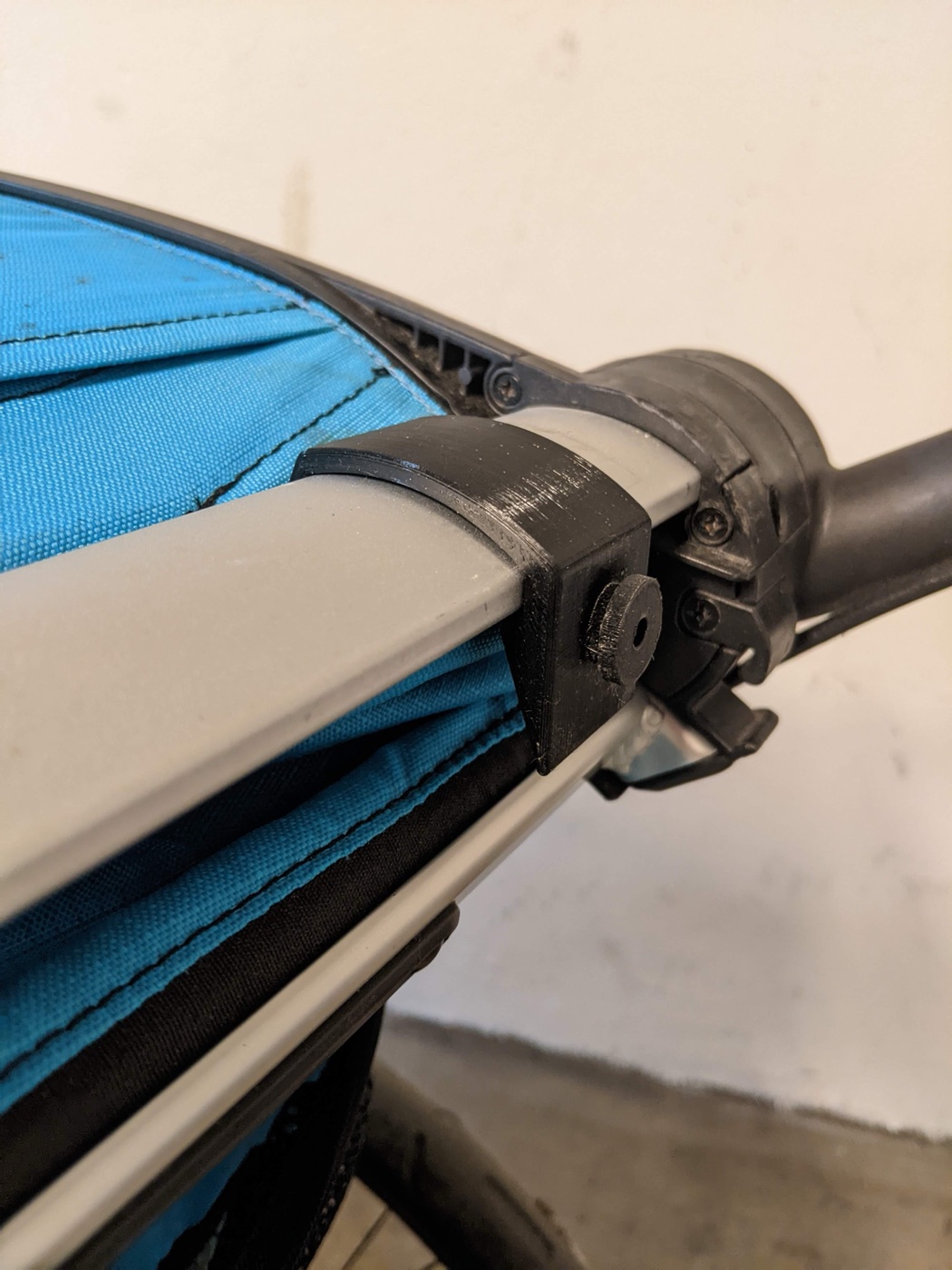 Thule Chariot ve Urban Glide Bebek Arabası Bardak Tutucu Adaptörü görsel 3