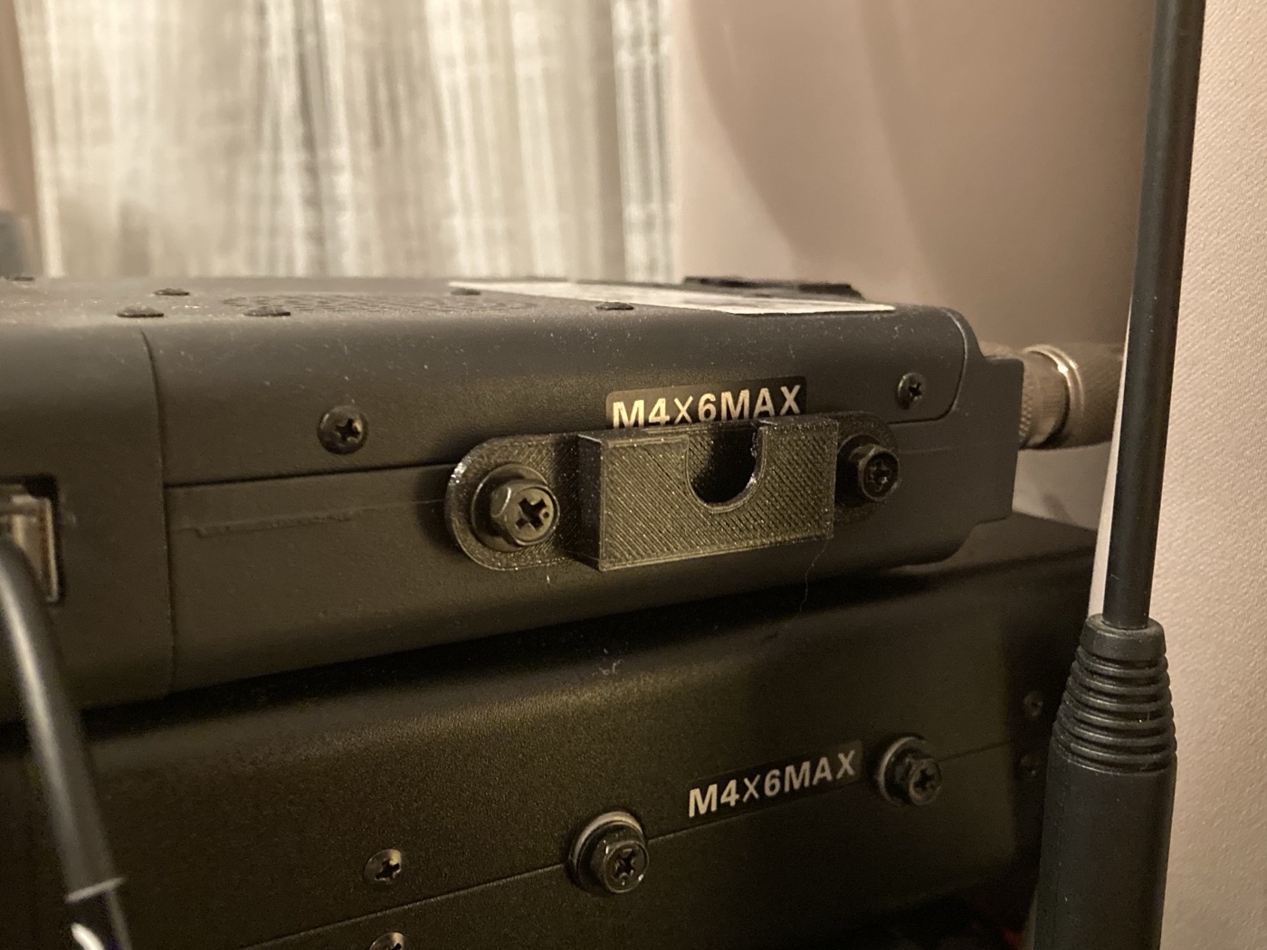 Yaesu FT-100 ve FT-7100 Telsizler İçin Mikrofon Yan Montaj Plakası