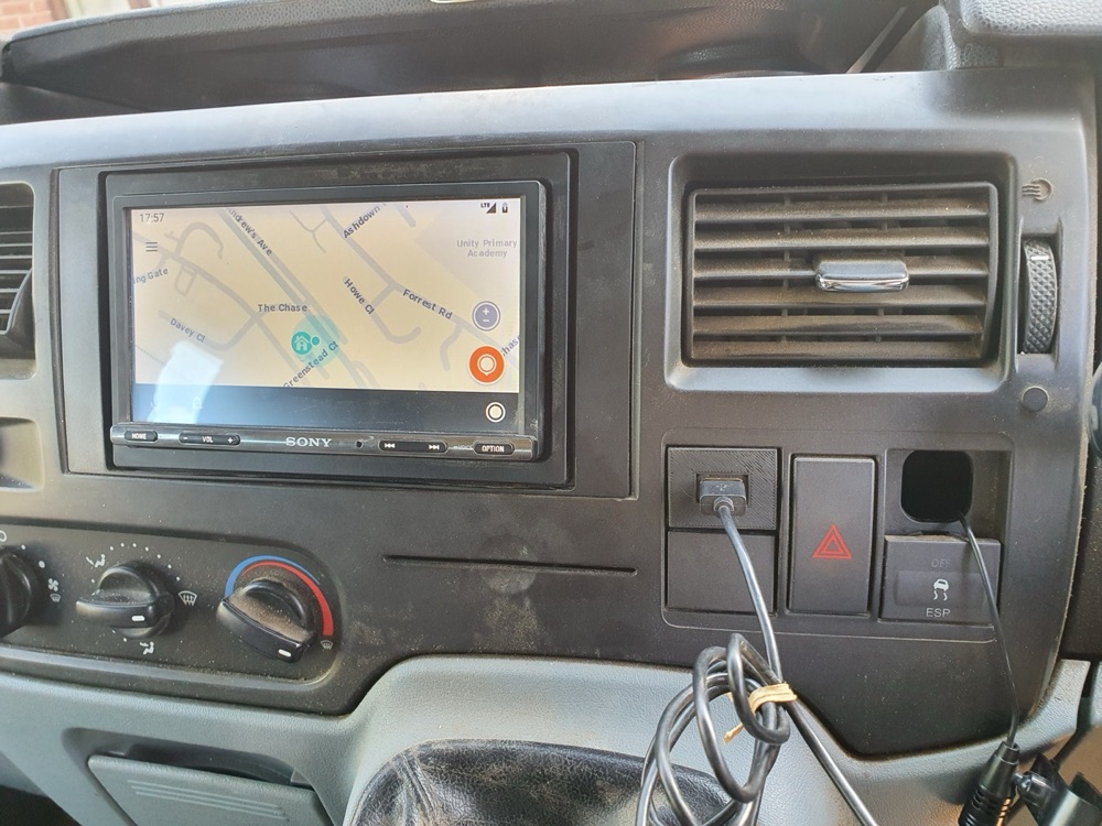 Ford Transit MK7 USB çerçevesi görsel 2