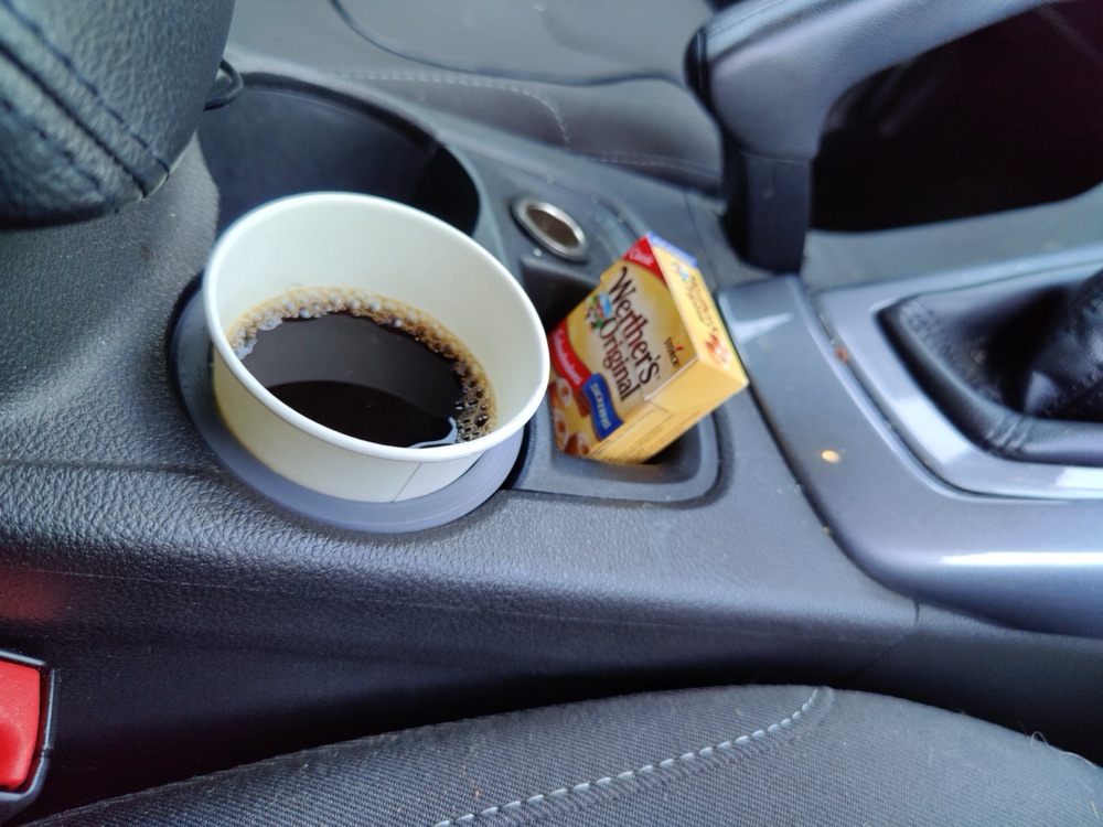 Ford Focus bardaklık aparatı