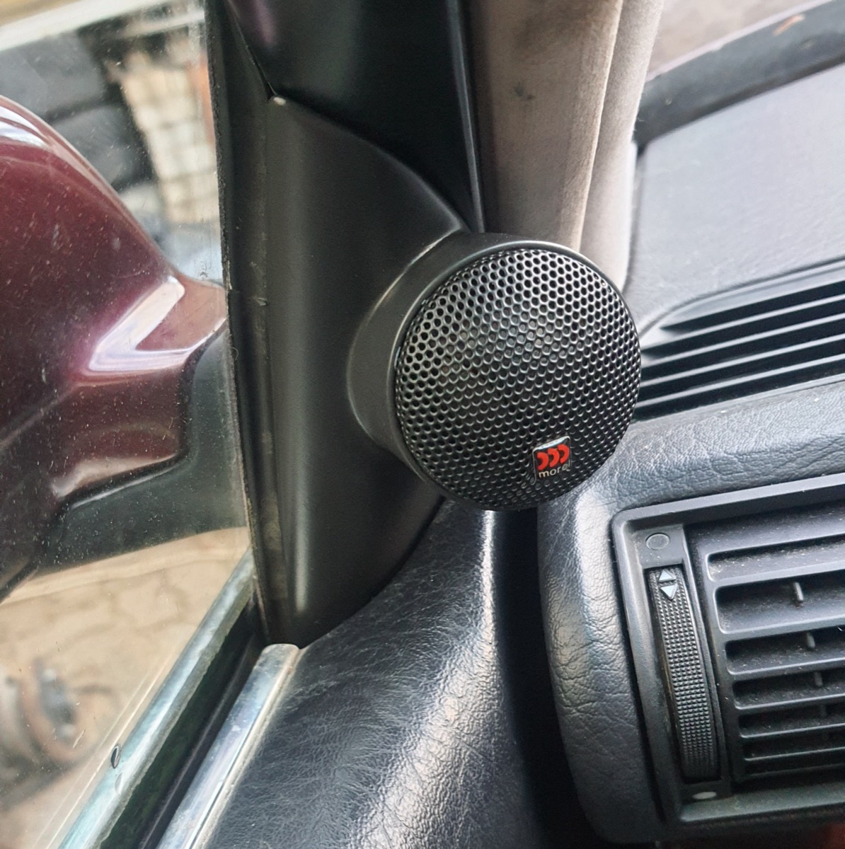 Audi C4 Yan Panel Tiz Hoparlör Montaj Yeri görsel 2