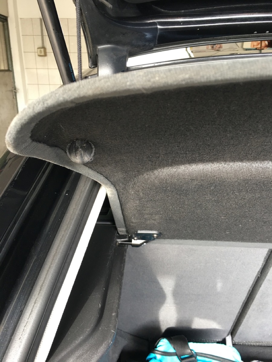 Audi A3 8P Bagaj Kapağı Bağlantı Contası görsel 4