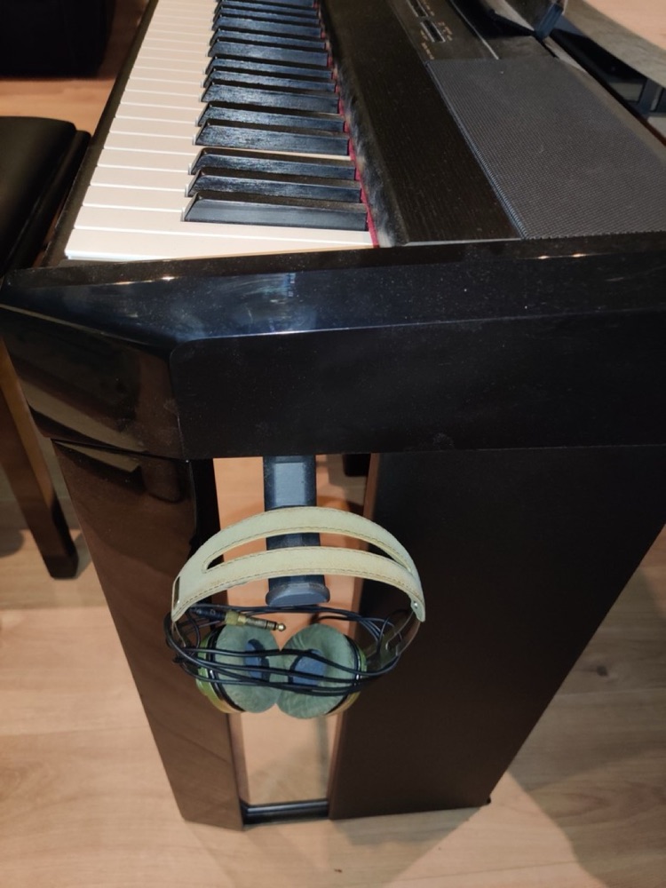 Yamaha P-515 Kulaklık Tutucusu (L-515 Sehpa Bağlantılı) görsel 3