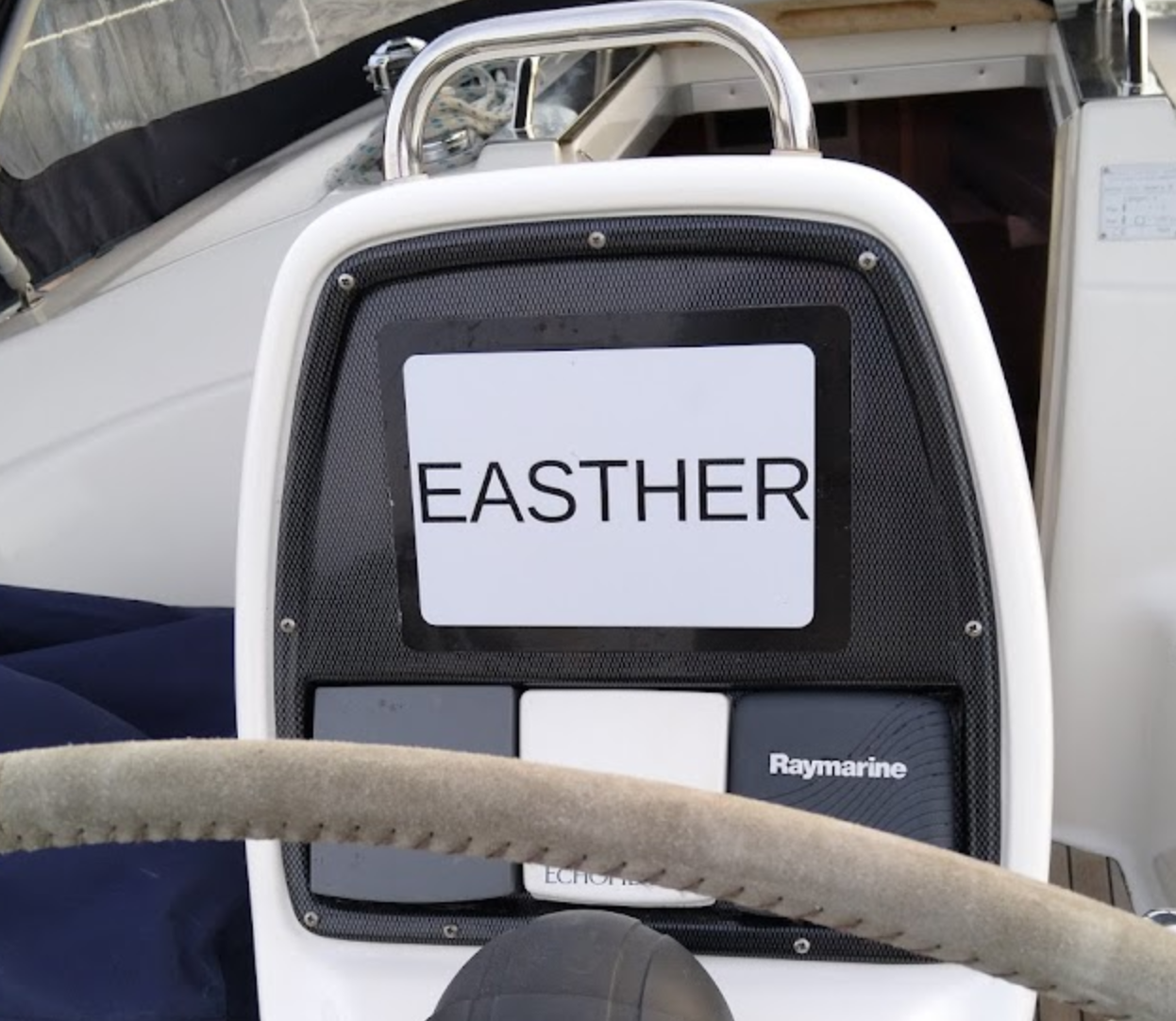 Raymarine Axiom 7 Chartplotter İçin Flush-Mount Kapak görsel 3