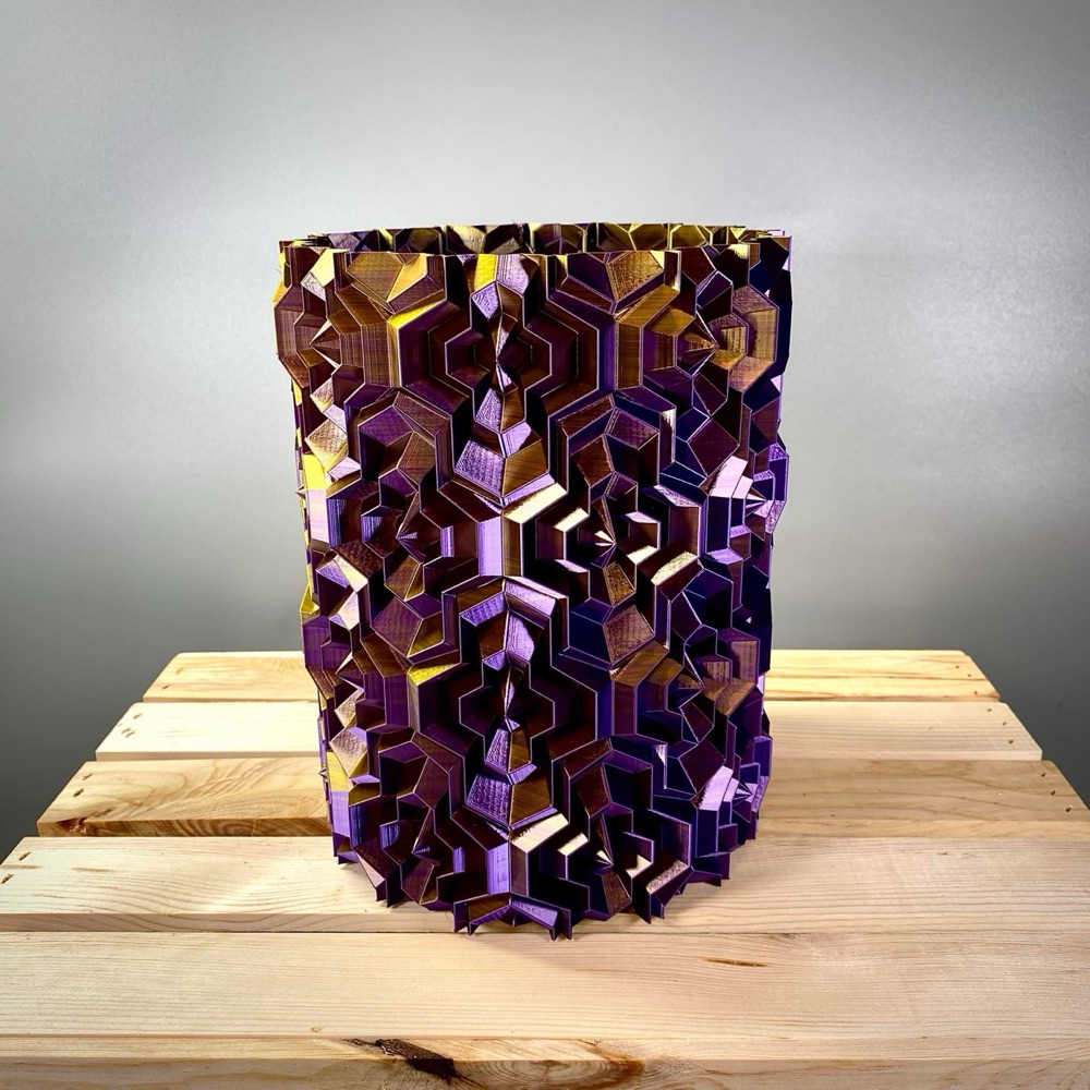 Tetrahex Dalgalı Vazo (Üçgen Petek Desenli) görsel 1