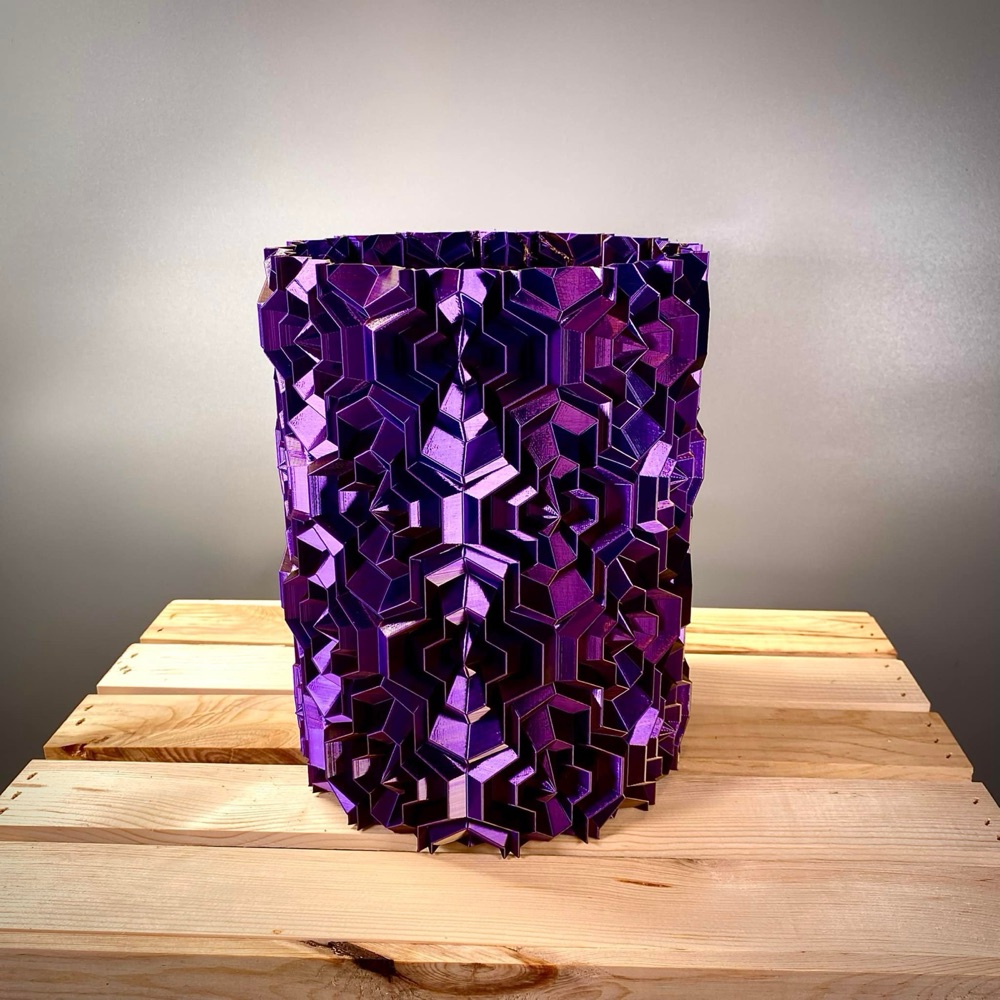 Tetrahex Dalgalı Vazo (Üçgen Petek Desenli) görsel 2