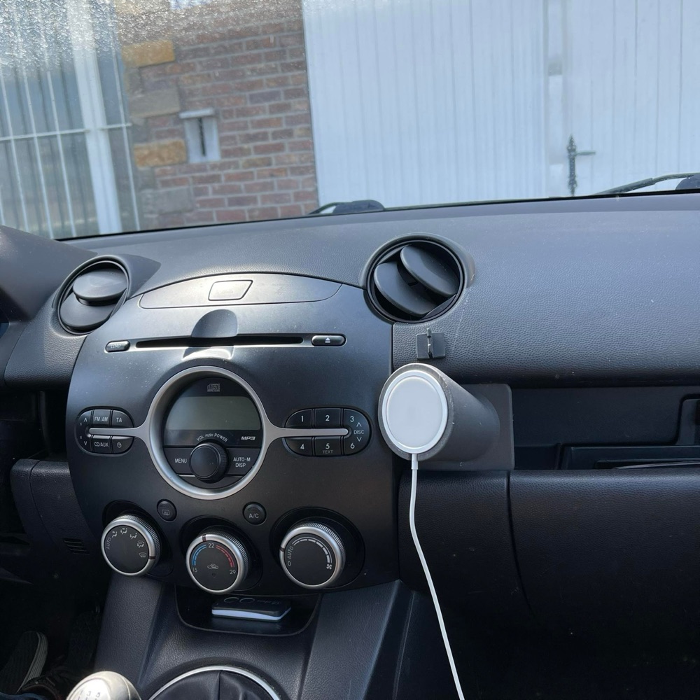Mazda 2 MagSafe Telefon Tutucusu