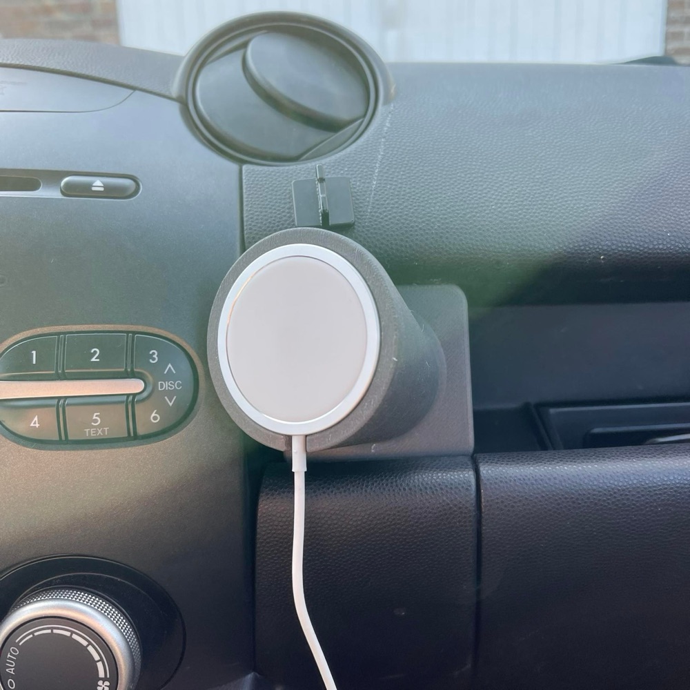 Mazda 2 MagSafe Telefon Tutucusu görsel 2