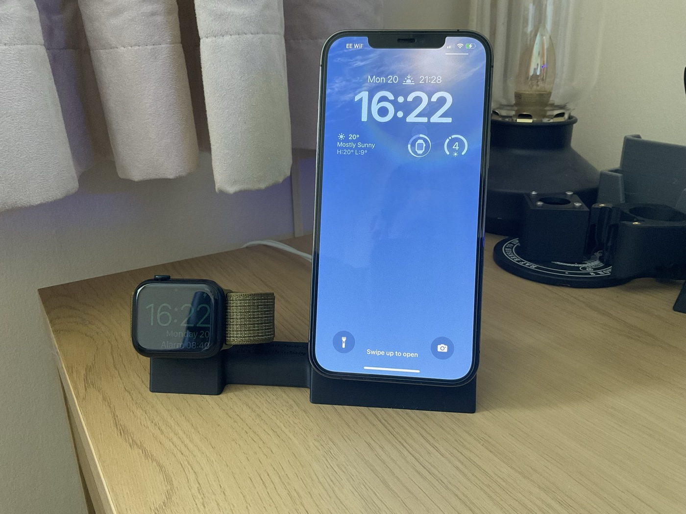 Aukey MagSafe ve Apple Watch Şarj Tutucusu