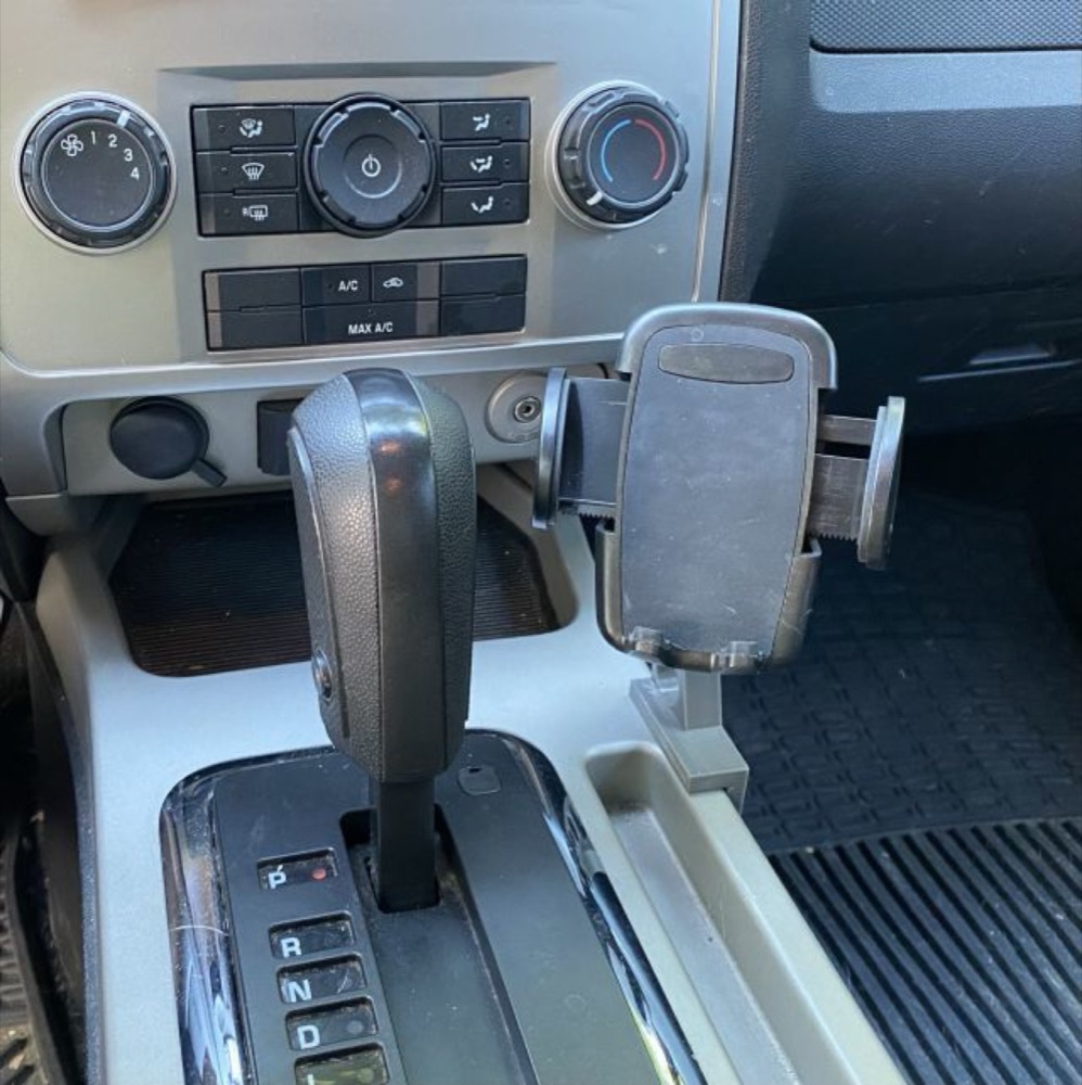 Ford Escape telefon tutucu
