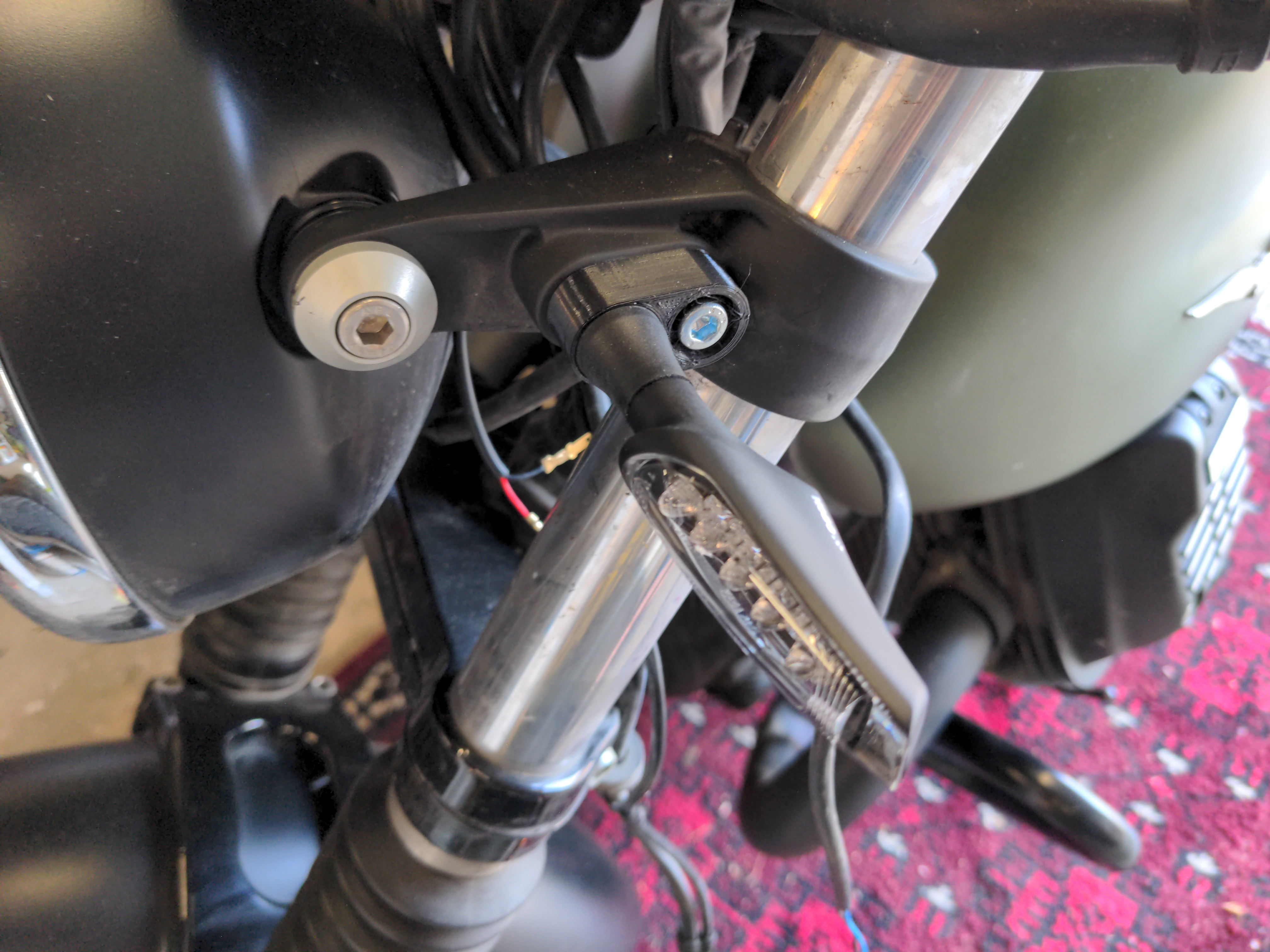 Moto Guzzi V7 III Sinyal Lambası Adaptörü