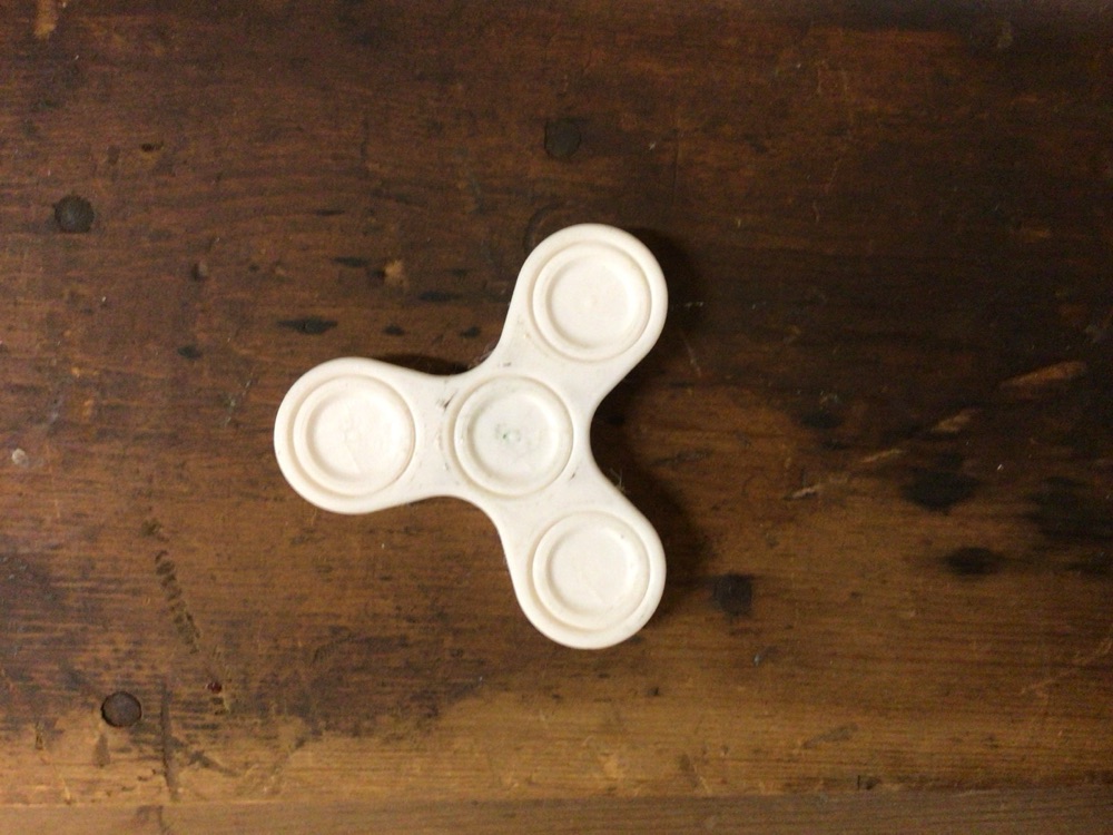 Rulmanları İçinde Hazır Gelen Ağırlıklı Üç Kollu Fidget