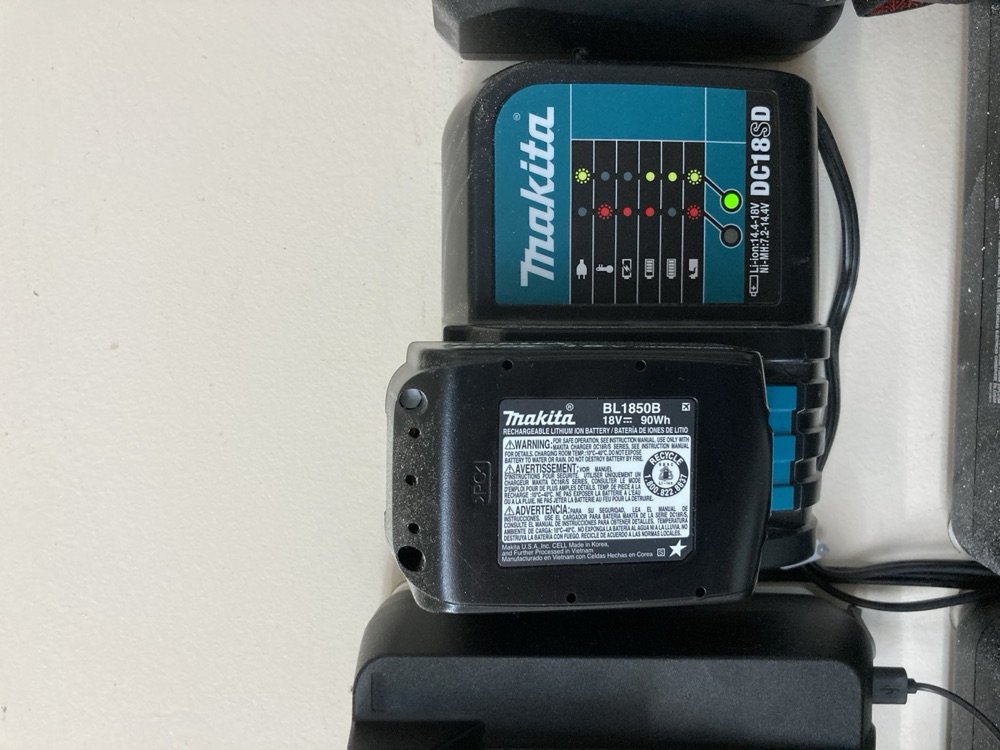 Makita DC18SD Şarj Cihazı Duvar Montajı