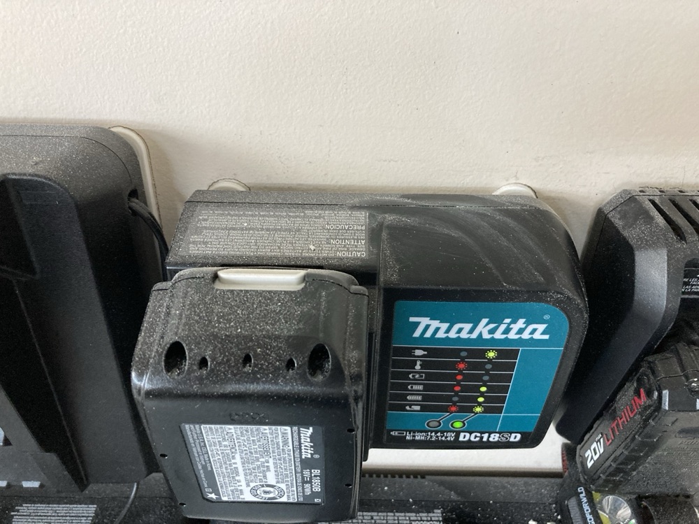 Makita DC18SD Şarj Cihazı Duvar Montajı görsel 3