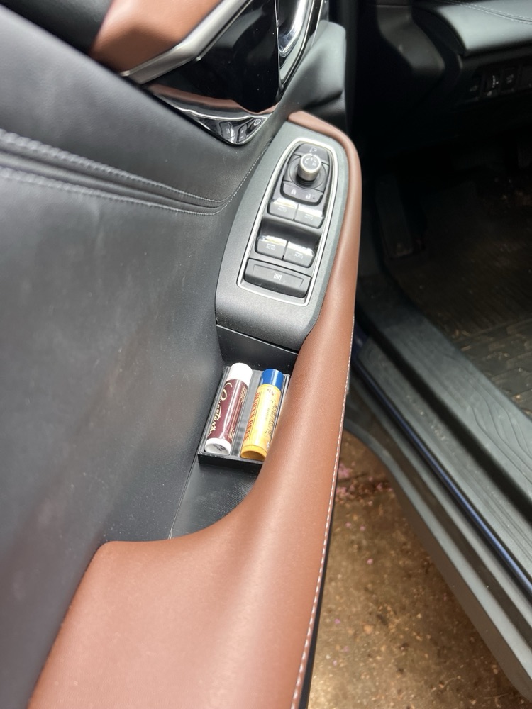 Subaru Outback Kapı Kolu Saklama Gözü görsel 2