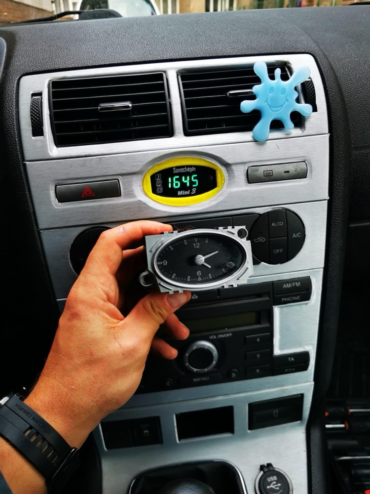 Ford Mondeo Mk3 gösterge paneli adaptör çerçevesi