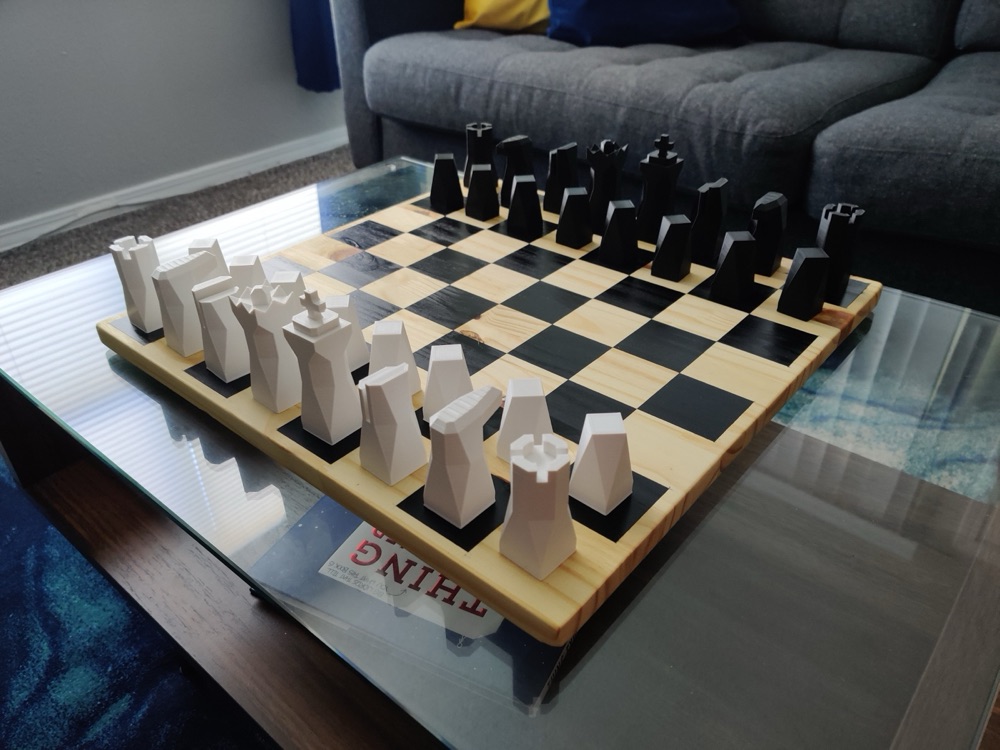 Modern Çok Yüzeyli Satranç Taşı Takımı (Keskin Hatlı, Şah 86 mm, 2 İnç Kareler İçin)
