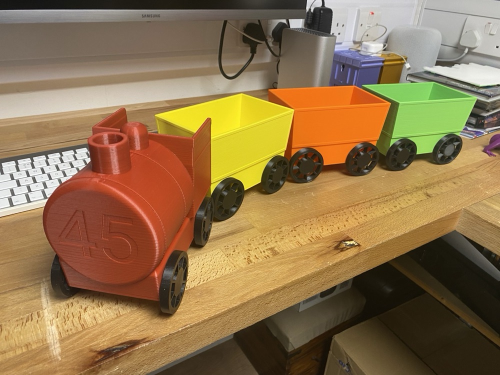 Peluş Oyuncak Taşıyan Tekerlekli Çocuk Treni (Lokomotif ve Vagonlar) görsel 3