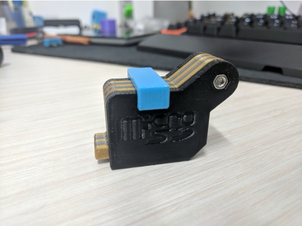 Yelpaze Açılır SD ve microSD Kart Tutucu (M3 Cıvatalı, Kilit Klipsli) görsel 3
