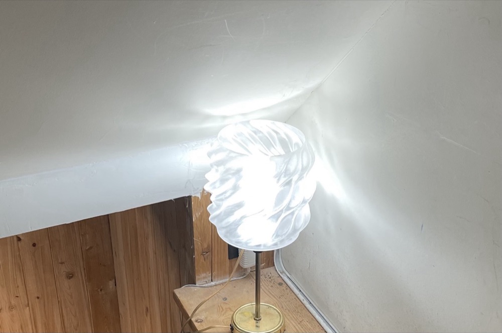 Dalgalı Spiral Abajur (Sinüs Dalgalı Yüzey, Yarı Saydam) görsel 1