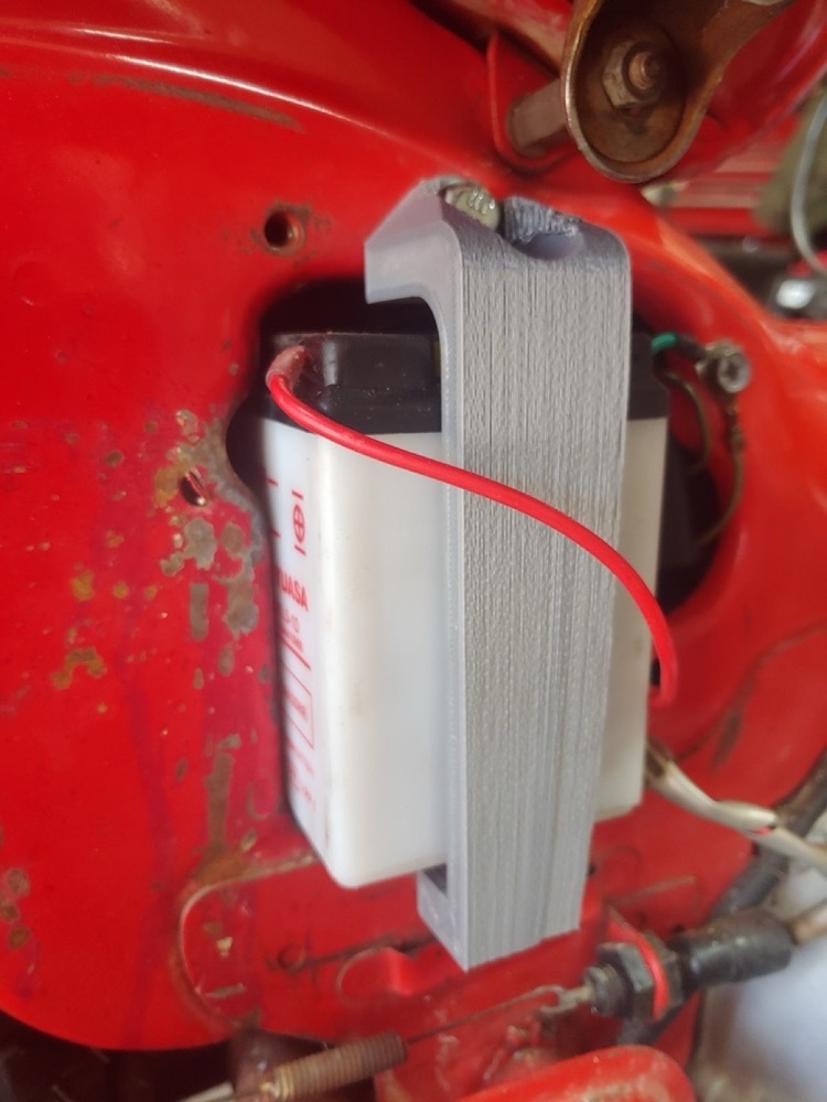 Honda CT90 / CT110 Akü Bağlama Braketi