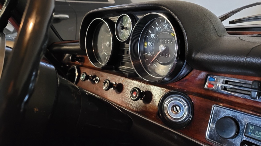 Mercedes-Benz W108 Aydınlatmalı Push/Turn Düğmesi