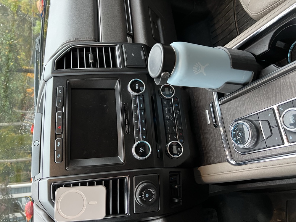 Ford Expedition bardaklık ve şişe tutucu
